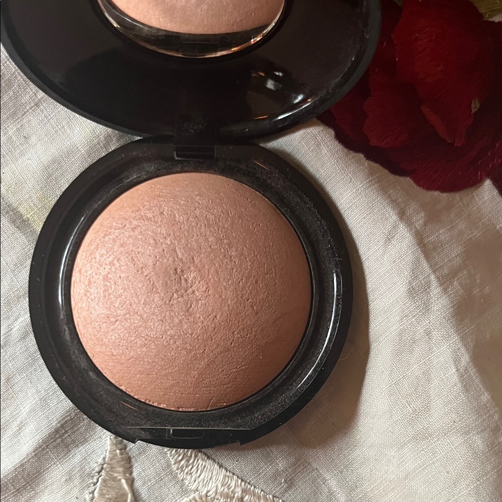 Pat McGrath lab under eye finish powder - Picture 4 of 4